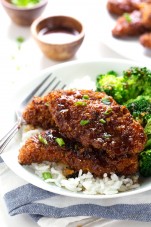 STICKY GARLIC CHICKEN AND BROCCOLI